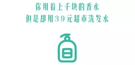 为什么写不好的创意文案？为什么写出的文案不卖货？  这一定是很多广告人心底难言的痛，多少黑丝都熬成了白发。    为什么呢?    我觉得可能是缺了一个系统可靠的思维逻辑。    所以别人每次写起文案时总是逻辑清晰，言之有物。而自己写的时候，更多的是碎片化的，混散的，不知道该怎么去推进。    之前介绍过一个最根本的卖货文案逻辑，包含3个问题：     1、我为什么要买你的这个产品？  2、这么厉害?我凭什么信你？  3、为什么现在就要买？能不能等几天买？    这衍生出来就是卖货文案的三大步骤：激发欲望——建立信任——引导立刻下单。    围绕这三大步骤去对症下药，一枝一叶、一招一式都有的放矢，文案卖货效果大概率稳步提升。      一、激发消费者购买欲望   尤金·舒瓦兹在《创新广告》中说到：  文案无法创造购买商品的欲望，只能唤起原本就存在于百万人心中的希望，梦想，恐惧或者渴望，然后将这些“原本就存在的渴望”导向特定商品。   简言之，文案不创造购买欲，而是激发购买欲。  结合关建明老师《爆款文案》提到的感官占领、恐惧诉求、认知对比、使用场景、畅销、顾客证言6个理论。   我也归纳了这几个激发消费者欲望的方法：    1）感官占领  2）恐惧诉求  3）社会认同  4）购买合理化  5）自我实现    下面，分别给大家一一道来：   1、感官占领：文案要有画面感     人类所有直观体验和感受都是由先我们的感官去感知的，我们用眼睛去判断美、用鼻子去闻、用耳朵去听、用嘴巴去尝、用身体去触碰。   那如何能调动消费者的感官？   最直接的方法就是站在消费视角，具象化地告诉消费者，使用这个产品时他的感官都会有什么样的体验，并让这些体验成为具有画面感的文字。   咱们看看舌尖上中国的文案，是如何写的：       稻花鱼去内脏，在灶上摆放整齐，用微弱的炭火熏烤一夜，现在需要借助空气和风的力量，风干与发酵，将共同制造出特殊的风味，糯米布满菌丝，霉菌产生的各种酶，使淀粉水解成糖，最终得到爽口的酸甜。  甜米混合盐和辣椒，一同塞进鱼腹中，稻花鱼可以直接吃，也适合蒸或油炸，不管用哪种做法，都盖不住腌鱼和糯米造就的迷人酸甜。   为什么当年《舌尖上的中国》一直获得好评，成为许多人的下饭节目？除了画面的精美外，还有这些文案旁白的加持。    这样的文案没有笼统地说好吃，美味。而是把自己当做正在做菜的人，把食材和环境调配起来，将眼睛、舌尖、耳朵、鼻子感受到的细节放大，调动消费者的味蕾。   文案在头脑中产生清晰画面感，只是听文案都止不住咽口水。   再比如当你说一块饼脆的时候，“薄脆” 一个词并不能让人感同身受，而要是说 “神奇的牛轧糖葱香米饼，一口咬下54层”，你脑袋里就有画面感了，让你的视觉和味觉产生联动。   同样，当形容床垫质量好，一句 “选材矜贵” 往往无法体现，而用 “平均30只羊的产绒量仅够做一张床垫” 就会具象很多。       2、恐惧诉求：科学地“吓唬”     首先我们要清楚，人们会恐惧什么？    一句话，恐惧的源头就是——害怕失去。失去健康，名声、地位、生命、金钱、朋友、已经得到的东西。    知道了产品对应的消费者痛点，我们还要塑造产品的使用使用场景，严重后果以及对应合理的解决方案。   2016年南孚推出了一款轻巧型的充电宝，但是当时的充电宝市场已经饱和了，这款充电宝的最大亮点就是轻巧。基于此南孚通过利用漫画的形式给消费者设置了3个痛苦场景。   下班后约会、晚上聚会、逛街一天的时候要时间带着笨重的充电宝。而如果不解决，不购买，你就会继续拿着大块头的充电宝受罪。这两步首先就打动了消费者。        对于恐惧诉求的使用，我们主要可以参考省事型、预防型和治疗型这3种。    省事型：    神州专车 我怕黑专车     神州专车的恐惧诉求=车里一个怪蜀黍(痛苦场景) +心存侥幸，身处险境(严重后果)   预防型：    “别让你的孩子输在起跑线上” 是一个典型的预防型案例，类似的还有有道翻译官。   我伶牙俐齿谈笑风生/却被美国海关问得一声不吭  ——17年Q1提成36万的猪场销售Lily     我日敲千行代码/却被新宿地铁站绕成路人甲  ——专研人工智能的西二旗程序员 Adam     治疗型：    比如得了灰指甲(痛苦场景)，一个传染俩(严重后果)，问你怎么办，马上用亮甲。   另外，在使用恐惧诉求的时候，一定要注意降低决策成本和执行难度。要给消费者一个足够简单、容易执行的解决方案。   同时要注意在唤起恐惧的过程中，威胁的易遭受性往往比严重性要更关键。因为大多数人都是无远虑而有近忧。   3、社会认同：制造繁荣和流行     《影响力》书中提到 “社会认同原理”，指的是：人在群体中行为往往会受到他人影响，甚至会根据周围人的反应作出相应的反应。    有一个关于从众心理非常有趣的视频。  一个诊所里，一群人除了一个紫衣妹子之外，依照事先安排好的，听到滴声就会站起来。等到几轮之后，紫衣妹子也会自觉听到滴声站起来。而当这群人都走完了之后，紫衣妹子听到滴声还是会自觉站起来。   科学家认为，这种内化的群体行为就是我们所称的社会学习，从我们很小开始，当我们看到团体成员做某件事情的时候，大脑会因为我们跟从了他们的脚步而奖励我们。   就像被测试者说的，当我不去从众时，我感觉被排挤了。而从众会让我自在很多。   从众心理还有一种降低损失的自我暗示，如果不从众，感觉会损失什么。比如就餐时，大家都会认为门店外排队长的肯定好吃；纸质书的 “畅销多少万册” 会让你更愿意掏钱。   所以，你可以列出自己的销量、用户量、好评量等数据，让人更想去购买。       香飘飘奶茶 连续五年，成交量遥遥领先，围起来可绕地球十圈。  拼多多 3亿人都在拼的购物APP  唯品会?注册会员突破一亿    但如果你的销量数据很寒酸，那可以尝试突出某一次或几次的畅销现象，同样能给人这样的畅销错觉。   4、购买合理化：让消费理直气壮     购买合理化也就是为自己的购买行为找个合理借口，当我们告诉消费者，这个产品是为了以下4件事的时候，会更容易激发他的购买欲。   补偿自己：    如果一个人觉得自己已经为别人付出很多了，或者为了某一个目标付出了太多，他就会想要一些 “补偿” 一下自己。比如：    吃点好的，很有必要(三全水饺)  女人更年要静心(静心口服液)   也可以是精神的关怀，去慰藉消费者的心理。比如：京东小金库的《你不必成功》。   你不必把这杯白酒干了，喝到胃穿孔，也不会获得帮助，不会获得尊重。你不必放弃玩音乐，不必出专辑，也不必放弃工作，不必介意成为一个带着奶瓶的朋克。你不必背负那么多，你不必成功。      激励自己：    选择这个产品的人，主要是求上进，为了能力提升、人脉拓展、事业发展等。   我是梅仁礼   公司小、人脉少、拓展难   还好有脉脉，精准锁定合作伙伴   现在我的公司风生水起  来脉脉介绍自己，机遇人脉主动找你      脉脉的海报文案抓住了职场人的几大痛点，介绍下载脉脉就能帮助自己获得成长，这是为了激励自己。   补偿或者感恩别人：    如果一个人觉得别人为了他付出很多，而自己却对应付出很少，那他就会产生对别人的愧疚感，想要做出一些补偿别人的行为。    比如确保孩子健康成长、有美好前途。比如回报自己的父母、亲朋好友。    想留你在身边，更想你拥有全世界——招商银行番茄炒蛋刷屏广告  就算是家人，也要继续当恋人——明基投影仪  让妈妈开心的礼物，开了又开——苹果       追求健康：    保持健康，增强体质，减少疾病风险，消除患病痛苦。这些既是人类生存的基本物质需求，也不断进阶衍生永无止境的欲望。    每天一杯奶，强壮中国人——伊利  爱心妈妈，呵护全家——舒肤佳   5、满足尊重需求：自我实现    在马斯洛需求理论里，尊重需求属于较高层次的需求，如：成就、信心、名声、地位、被他人尊重和晋升机会等。   尊重需求既包括对成就或自我价值的个人感觉，也包括他人对自己的认可与尊重。   好的文案会激发出消费者的好胜心和美好愿景，好胜心不仅是要胜过别人，还要胜过自己，当拥有我们的产品之后，你会变美，变聪明，变强大，变得更有魅力。   比如人头马的文案：一生，活出不止一生。这是说喝人头马的人都是生活丰富多彩。      当然，也可以反其道而行之，比如盐城交警的这个文案，也是利用人们的好胜心(好面子)劝诫大家骑摩托的时候要带头盔。       还有前程无忧的一组招聘海报。    你做着喝5杯啤的8两白的10杯洋的才算给老领导面子的活儿，我前程无忧。    你们，做着早9点上班晚10点下班每周休1天的活儿，我们前程无忧。        好了，以上就是激发消费者欲望的5个方法。   当我们的文案激发了消费者的购买欲望后，接下来就需要解决他们的信任问题了，如果消费者不信任你所说的，一切都是白搭。   那如何赢得读者信任呢？往下看！      二、快速建立信任   奥美大神奥格威有一句话：  消费者不是低能儿，她们是你的妻女。若是你以为一句简单的口号和几个枯燥的形容词就能够诱使她们买你的东西，那你就太低估她们的智商了。她们需要你给她们提供全部信息。    消费者天生不相信广告，特别是随着朋友圈微商的泛滥，大家对广告的信任度更加降低。   如果说激发购买欲望是给消费者购买找到感性依据，那么建立起信任，就需要文案给他们呈上一个理性证据。   这里也有4个建立信任的实用方法：   1、权威转嫁：为品牌增加强力背书     做好权威转嫁，一是塑造权威的高地位，在行业举足轻重，所有人都希望得到他的认可。二是描述权威的高标准，一般人无法获得，得之不易。   没想稻这个品牌就是深谙其道，它是一个卖五常大米的品牌，专门请来香港食神戴龙(高地位)为品牌站台，赌王曾经花5000港币就为吃一口他做的炒饭(高标准)。   没想稻借戴龙的权威之口说出 “在这一碗米饭里面，我看到了真心”，以此建立消费者的信任。         2、事实证明：让产品自己说话    之前有一家生产钢化膜的公司，为了例证他们家钢化膜能够有效防止碎屏。就拍过用锤子砸贴了膜的手机这样的实验。   所以，如果你的产品有独特优势，如何才能够让消费者相信呢？用事实来证明是个不错的方法。   河南睢县的一名丝袜销售经理，为了展示丝袜质量，他把八岁儿子装进丝袜里面，提起来猛duang~视频一下子传播出去了，效果非常好。他的丝袜销量也一下子翻了几倍。        还有小米体重秤 “喝杯水都可感知的精准” 也是利用事实证明来建立信任的好案例。    常秤重的人，最大的烦恼就是担心秤测量不精确，而对于减肥的人来说，每天都要上秤几次，分毫必究。   当一款秤可以精确到100g(市面上多数的秤都是200g)，能做到喝杯水都能感知，你会不会心动呢？        3、顾客证言：让客户成为代言人    金杯银杯不如老百姓的口碑。   我们会根据豆瓣的评分决定是否去看这场电影；我们被微博的里的水军带节奏而影响对事情本身的判断；我们会因为卖家秀长草或者拔草。   所以你看，其他人的选择会对我们的决定产生多大的影响。而收集客户证言并不难，为什么不做呢？   不过，很多顾客证言大多都是 “我以前有某某烦恼，自从用了这款产品，问题解决了，我很开心”。很像朋友圈的微商体，刚看第一句，你就关了。   一流证言文案=破解更大焦虑+树立幸福榜样+激发向往憧憬。   比如奥斯汀轿车：“ 我用驾驶奥斯汀轿车省下的钱，送儿子到格罗顿学校念书 ”    文案的前半段是说一个外交官最近换了奥斯丁车，他们家用车一直非常频繁，一次晚饭的时候，他琢磨出 “ 我用驾驶奥斯汀轿车省下的钱，送儿子到格罗顿学校(美国非常牛的学校)念书 ” 而且他还仔细地算了一笔账：   1）您现在只要花1795美元(包括250美元的额外配件)就能买到新款的奥斯汀默塞特豪华车，非常合算。  2）英国的汽车价钱是每加仑60美分，因此我们要研制出更省油的车，新款奥斯汀车每加仑油可以跑30英里，如果开得慢一点更省油。  3）油箱里可以加10加仑的油，能行驶350公里——从纽约出发不用加油可以开到弗吉尼亚州的里士满。  就我们的估算，奥斯汀使您的总费用下降近50%……(下面介绍车的性能，略)    虽然奥斯汀这个品牌已经消失了，但当时而言，奥格威这篇广告甚至惊动了《时代》周刊和格罗顿学校校长。   奥格威的证言文案，厉害就在于他对消费者心理的洞察。他没有着重去写这车子性能如何好，而是从节省、孩子教育这个角度出发，非常符合一个真实中年男人的心理状态。    4、化解顾虑：打消所有购买障碍    即便消费者对你的产品已经非常动心了，但还是会比较担心这3类问题。   产品：产品收到后不满意怎么办？(能否退货)，坏了怎么办？(是否保修)   服务：邮费、安装费谁来承担(是否包邮，是否有运费险)，是否送货上门？   隐私：购买一些隐私产品时，送货会不会被人发现？      这些都是需要提前就告诉消费者，他了解得越多，就越能建立对你的信任。    好了，我们一步步，在每一个环节也解决了消费者的信任问题，但如果想让消费者马上行动起来，还得需要引导下单。   所以最后一步，一定不要错过。        三、引导消费者立刻下单    终于，你打消了消费者的顾虑，她加入了购物车，准备拿出钱包付款了。    这个时候，消费者往往又开始衡量购买产品带来的好处和即将失去金钱的痛苦，犹豫是否真的需要完成这次购买。       这时，可以用以下几招引导消费者立刻下单：    1）降低消费者决策成本  2）价格锚点  3）算账对比  4）稀缺性（限时限量限身份）  5）使用场景     1、降低消费者决策成本：各个击破    这个月的预算好像超标了哦，要不等下次再买 (金钱成本)    买了这款包别人会不会觉得我装逼啊 (形象成本)    这堂课程是挺好的，但又要注册又要推荐码，好麻烦 (行动成本)    这款蛋糕真的好好吃，但是吃完了肯定会变胖，还是不要买了 (健康成本/形象成本)  ......   你看，消费者在最后掏钱的时候就是这么纠结，李叫兽也提过最终影响消费决策的6大消费者成本，包括金钱成本、形象成本、行动成本、学习成本、健康成本、决策成本等。   作为营销人，就需要准确识别消费者可能要付出的成本，并予以 “弥补”，降低他们的消费成本，这样消费者才可能毫不犹豫就下单。       2、设置价格锚点：让选择更快速    价格锚点，是在1992年由托奥斯基提出的，他认为消费者在对产品价格并不确定的时候，会采取两种非常重要的原则——避免极端和寻求对比。   避免极端：    在有3个或者更多选择时，很多人不会选择最低或者最高的选项，而是更倾向于选择中间的那个产品。       寻求对比：    有人做过这样一个实验，他们把消费者分成两组，分别问一种消炎药值多少钱。   A组：你觉得这盒消炎药多少钱？然后结果是，大部分估价50元左右。    B组：你觉得这盒消炎药价格是高于还是低于500元？然后结果是，即使B组所有人都觉得这个感冒药不可能有500元，但是他们仍然估出了不合理的高价格：200元。   在这里，B组消费者刚开始被问的这个 “500元” 就是一次锚定，它让消费者对产品的估值提高，而且一切都发生在隐藏中，潜移默化。   当消费者无法判断产品的价值高低的时候，他们会去选择一些同类的产品去做对比。比如同类产品中热销的产品价格，就是一个可以利用的价格锚点。          3、算账对比：帮消费者做计算    当消费者准备买单的时候，她可能开始要算账了，觉得好像有点贵。这个时候你不妨帮她去算个账。   《爆款文案》里写了两种算账方法能让消费者觉得很划算——平摊和省钱。   平摊：当产品很耐用，但价格比较高时，我们可以把价格除以使用天数，算出一天多少钱，让他感觉划算。   比如一个洗碗机2800元，几乎和一部手机价格一样了，当你告诉消费者一天只要1.5元，就能让你从油腻的厨房里解放出来的时候，消费者就不会再因为价格而担忧了。   这招卖课的喜欢用，把 199 块钱一年的课，分摊成 5 毛钱一天。    省钱：如果产品节水、节电或替代其他消费，帮他算出每年，或是10年能帮他省多少钱，当他发现很快可以回本的时候，他就觉得购买时划算的。        除了这两个方法，还可以去增加产品的附加价值，让消费者感觉赚到。    看看兰蔻这个双十一的促销广告，小黑瓶单瓶1480元，但是买一个就能同时拥有9个其他商品，消费者感觉一下子赚到。       4、强调稀缺：机会稍纵即逝     这是百试不爽的一招。限时限量限身份其实就是打造产品或者优惠的稀缺性，利用饥饿心理去促使消费者完成购买。             而说到稀缺性的打造，那就不能不说DR钻戒：男士一生仅能定制一枚。   DR钻戒(Darry Ring)品牌从诞生起便立下浪漫规定，男士凭身份证一生仅能定制一枚，赠予此生唯一挚爱的女士，寓意 “一生?唯一?真爱”。购买时，签署一生唯一真爱协议，终生不可更改。       5、突出使用场景：让幸福近在眼前   大多购物都是冲动消费：这条裙子很美、这个榨汁机也好想要，然后就把这些东西放在购物车了，但却迟迟未下单。    为什么呢？因为消费者缺一个马上要用它们的场景。   你应该去为消费者设计那些可能的场景，帮他们去想象拥有这件物品，将会马上获得怎样的幸福和快感。        在焖烧罐刚推出来的时候，我就特别种草，当时想着焖烧罐可以节省时间煮粥。   而文案则细化了这些场景，户外旅游或者带上孩子野餐时有新鲜干净的食物；远途出差乘坐火车时，别人吃着泡面，你的焖烧壶却是一碗香喷喷的汤......这些场景直接促成了我最终购买了。    那么到这里，一篇不错的卖货文案已经是初具雏形，再继续往下优化，你肯定会越写越好。   文案所有的经验，就是要重新揉碎总结，建立起一套属于自己的系统思维逻辑。