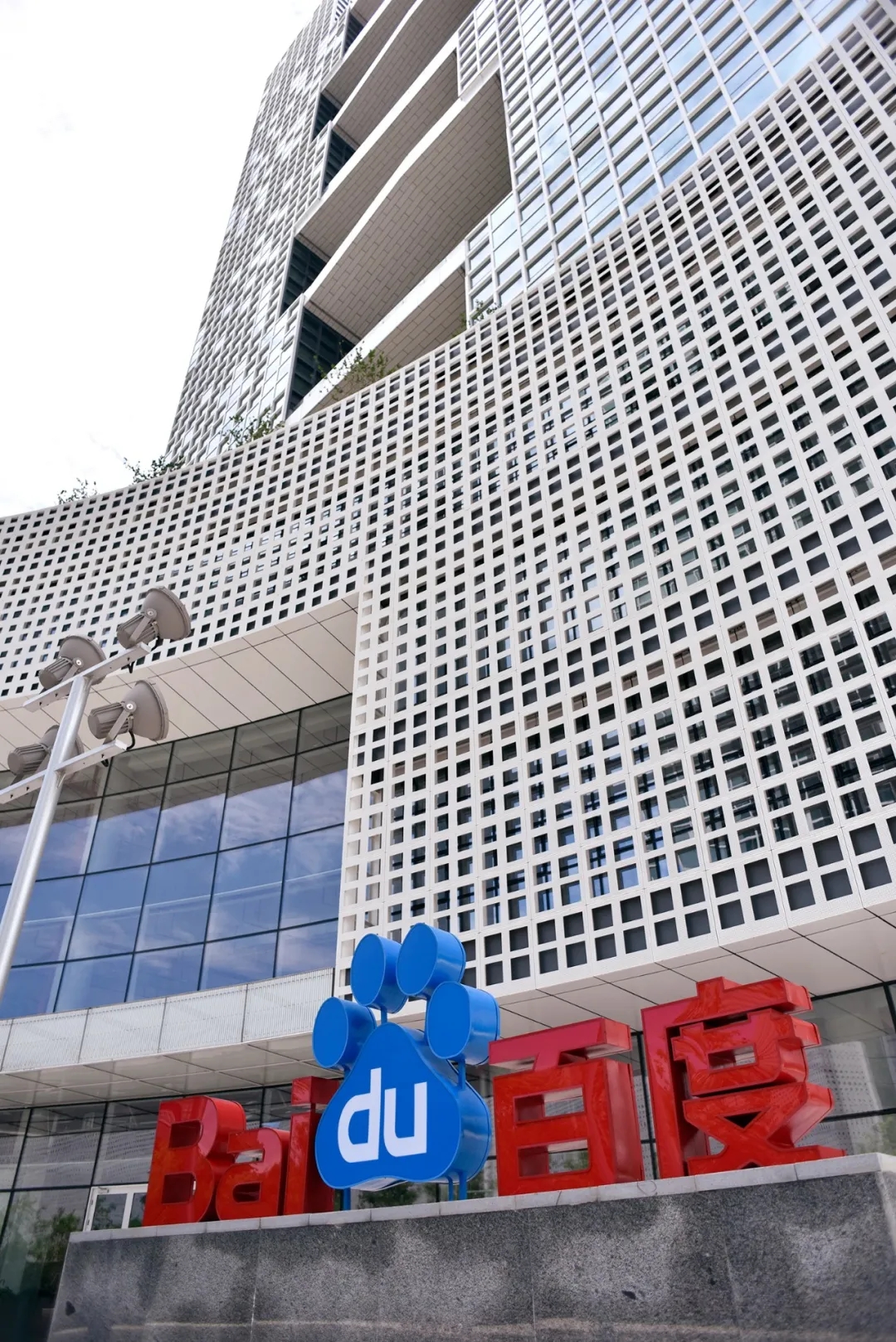 李彦宏不能再输，张一鸣亟待破局，搜索大战烽烟再起