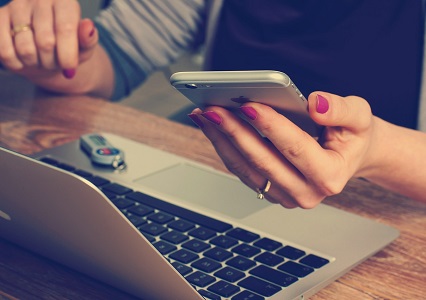 互联网女性用户都有哪些偏好？哪些内容更受她们关注？“她经济”洞察报告封面