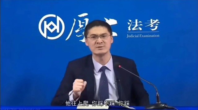 “圣人”罗翔，走下神坛？封面